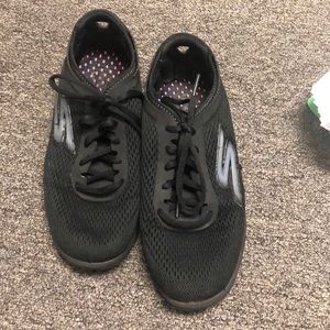 Like new sketchers quick-fit sneakers